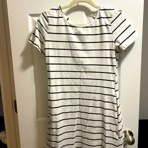 Form fitting t-shirt dress.